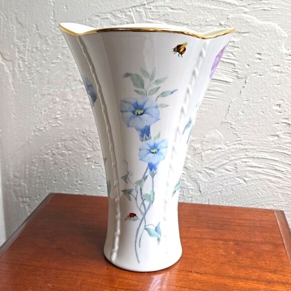 LENOX "MORNINGSIDE COTTAGE" 8" FLARED VASE - NEW - Picture 4 of 7